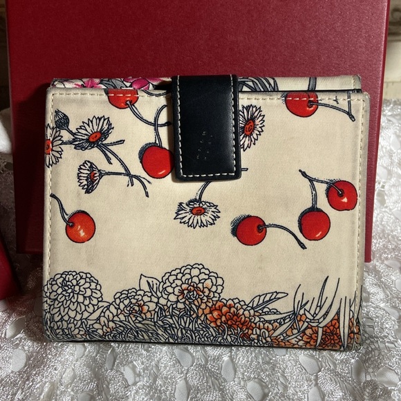 Salvatore Ferragamo Lioness Wallet - Picture 11 of 17